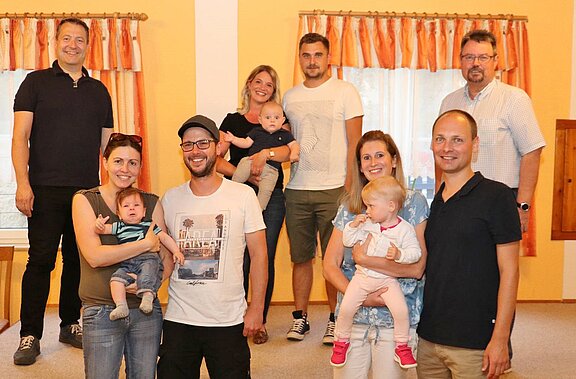 ÖVP_Dreifaches_Familienglück.JPG  